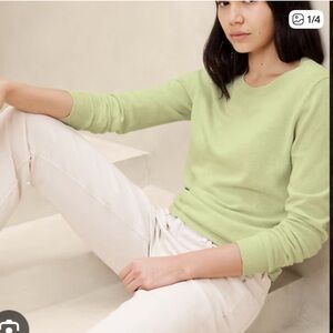 NWT!!! Banana Republic Crewneck Forever Sweater - light lime/yellow, M